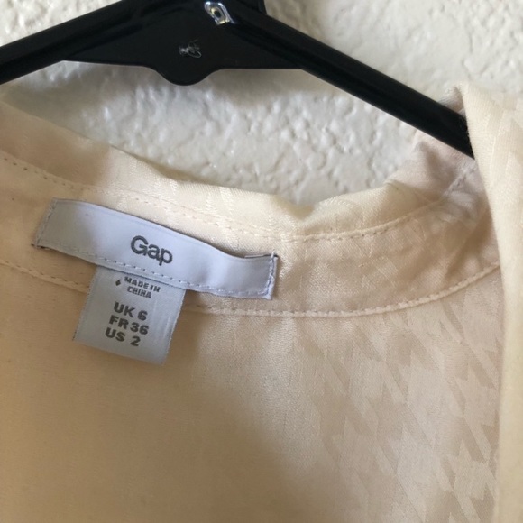 Gap Sheer Beige Button Down Blouse A8 - Picture 2 of 5